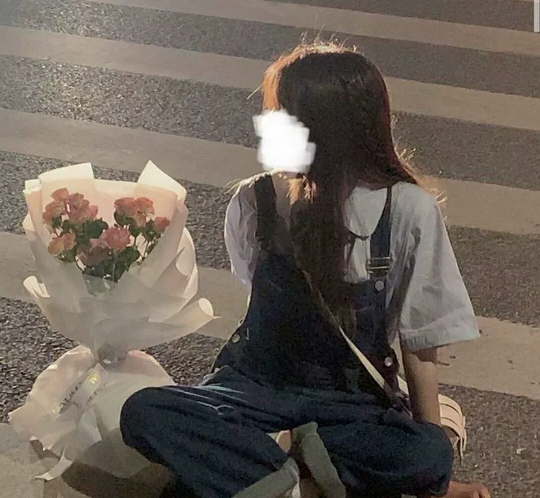 美女图片微信头像侧面_美女照片游泳卡通