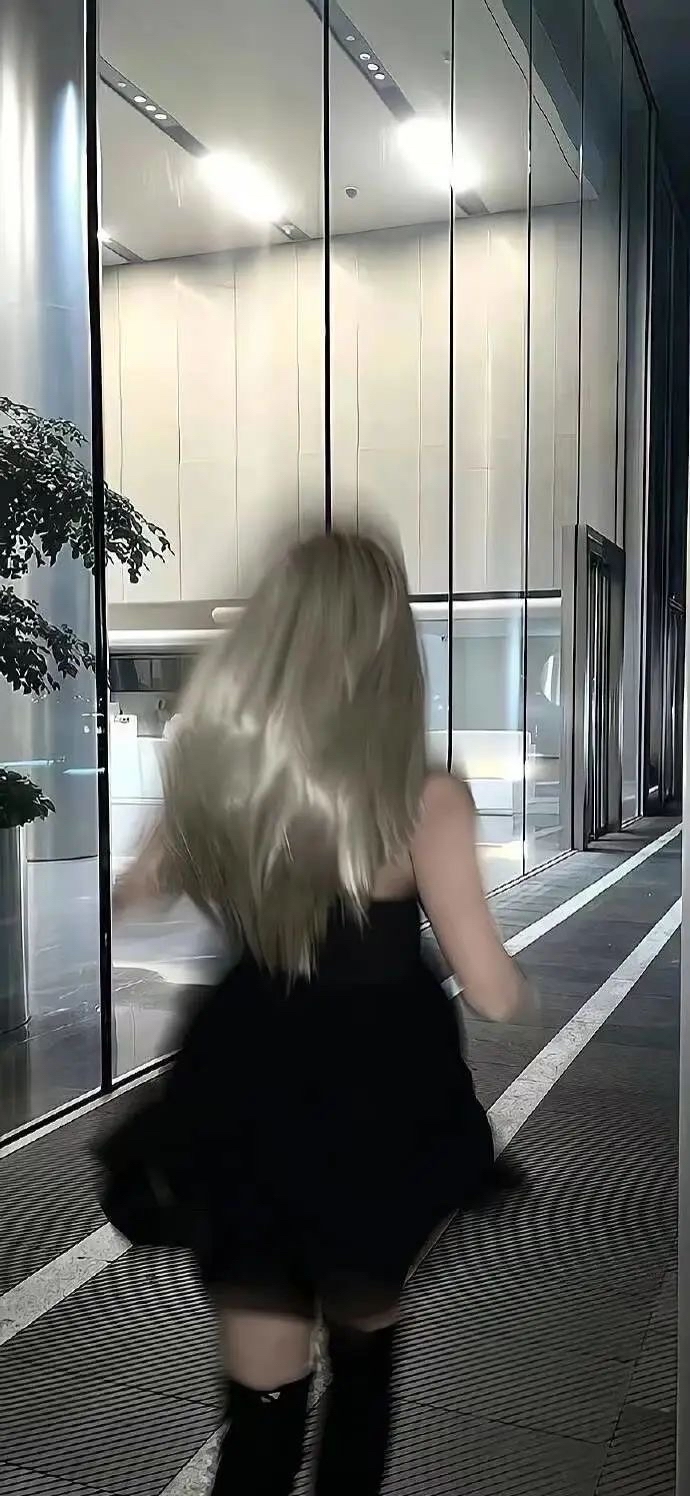 美女高雅造型_美女壁纸