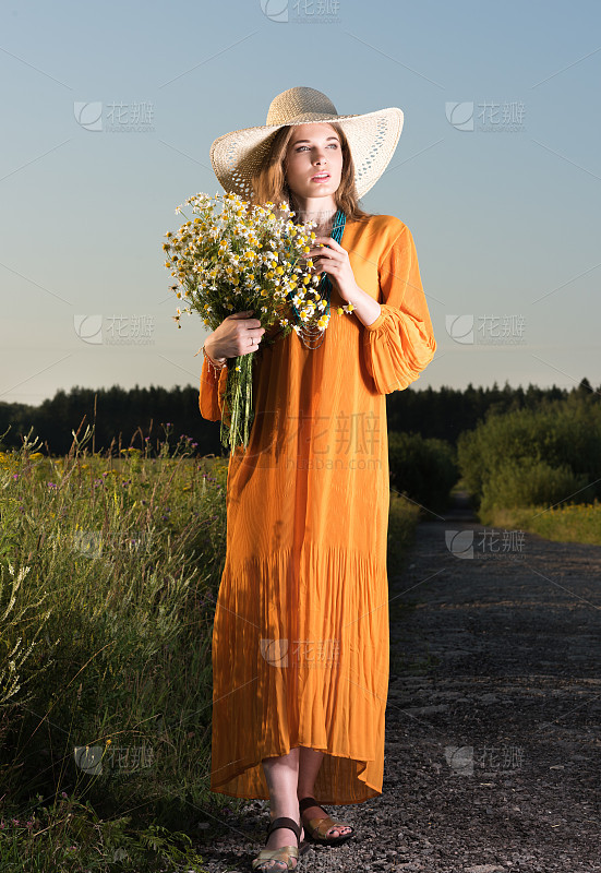 文体娱乐晒照滑屏卡点竖版视频_美女壁纸手机壁纸