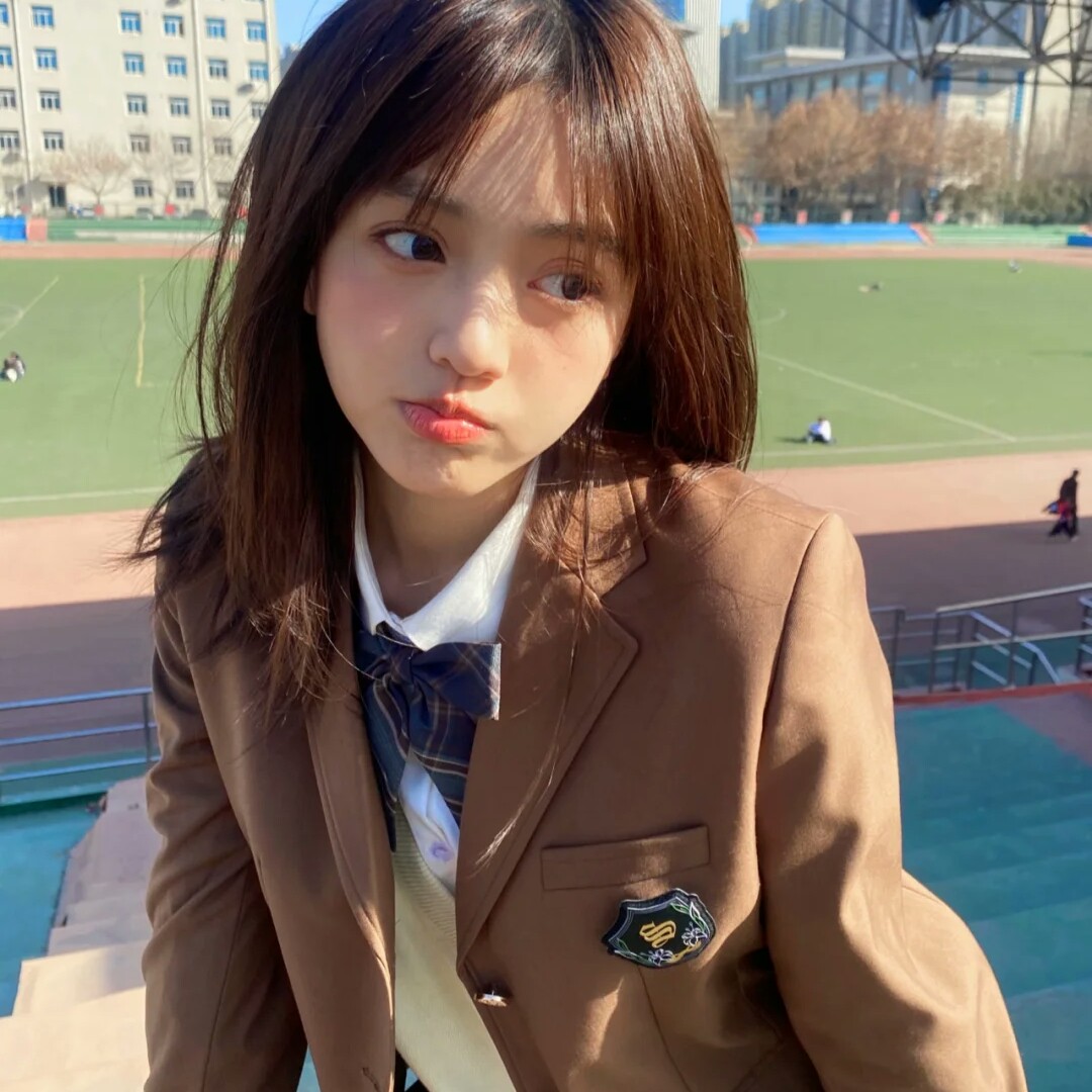 甜妹头像几个花卷来自小红书网页版_美女头像真人背影