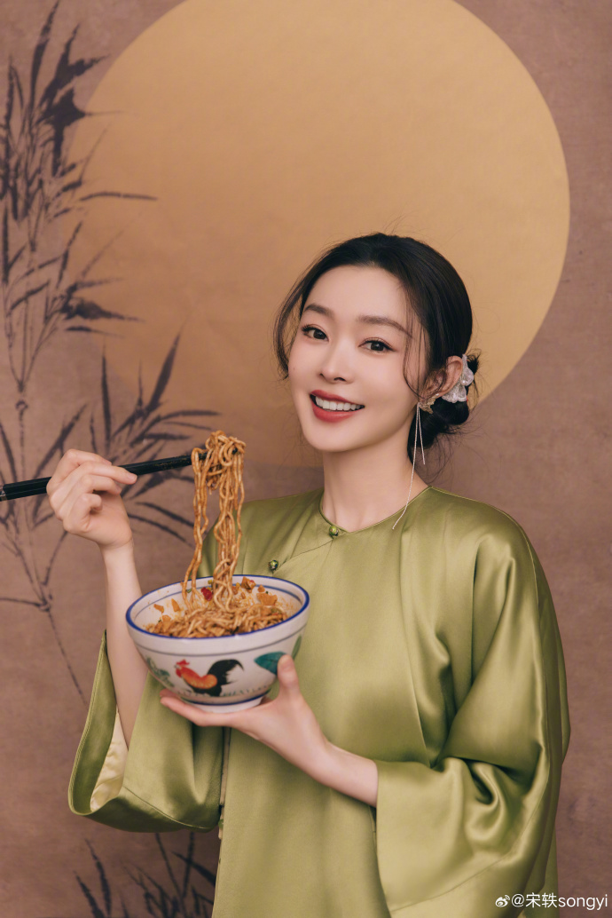 国潮妆容彩妆眼妆唇妆护肤美妆美女微笑笑容模特医美女装酷流行时尚珠宝高清照片摄影身材彩妆写真大片意境优雅高级色彩整容素材海报人物美容网红护肤性感小清新女模美背复古甜美性冷淡造型法式港风发型欧美写真仙气_美女头像一个人