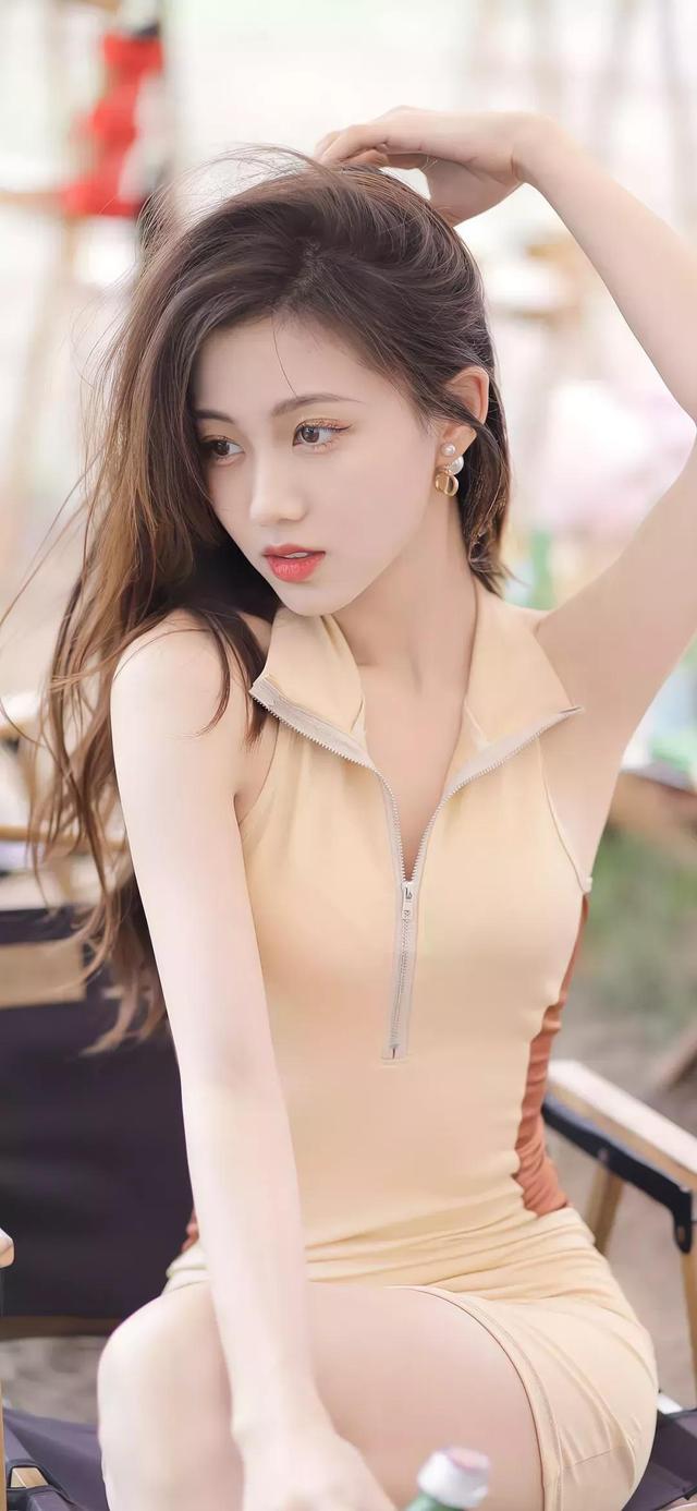 海边性感美女高清双屏壁纸大全_美女照片头像真人图片