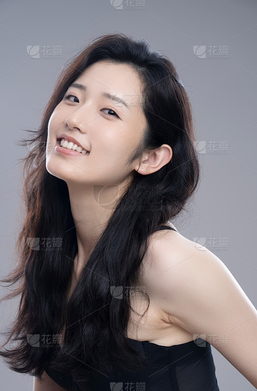 湖边的一个美女_美女头像清新自然