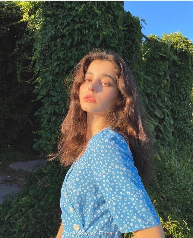 画室里的美女肖像_美女壁纸手机壁纸