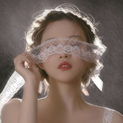 美女照片背影侧面_美女高雅造型