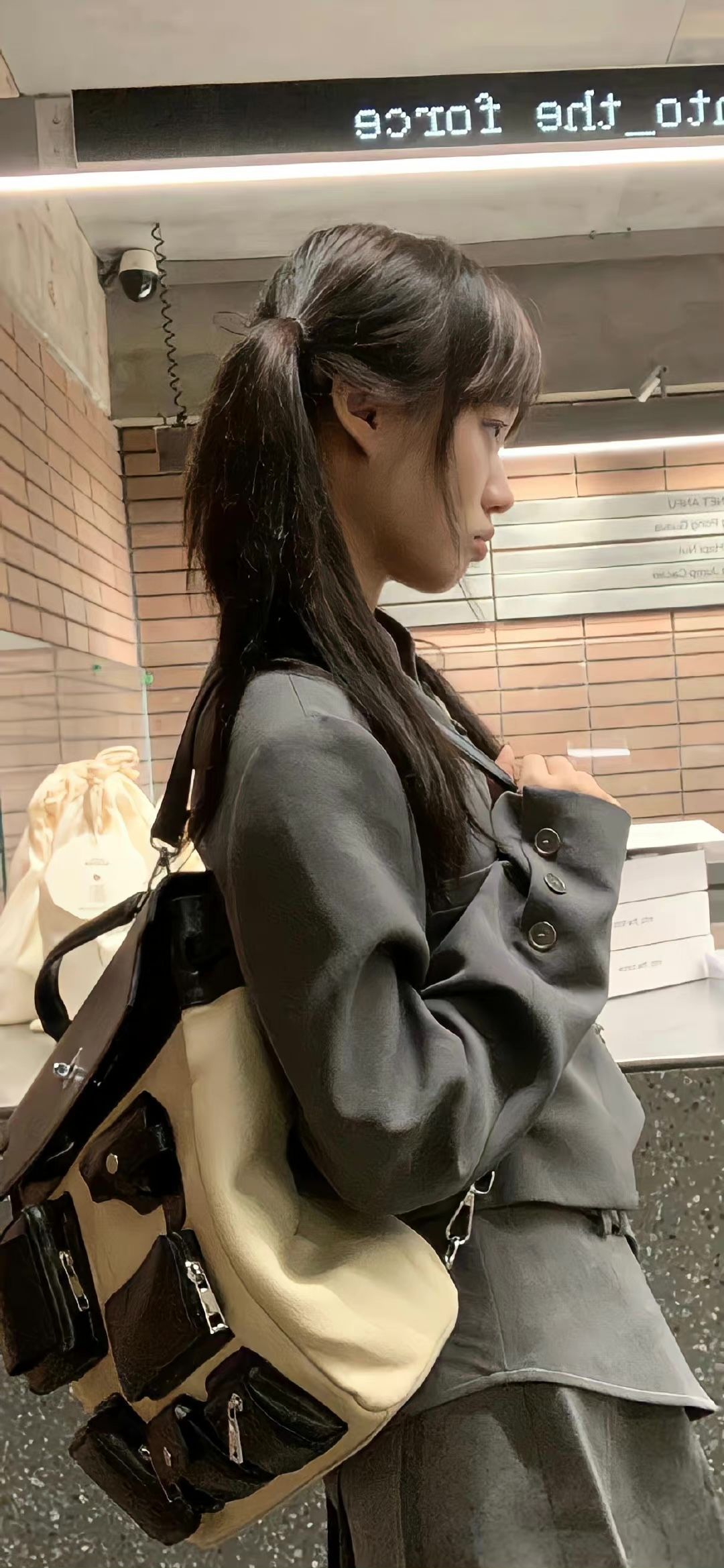 美女壁纸图片2025最新款_美女壁纸全屏