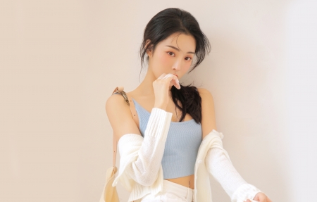 居家养眼清纯可爱小姐姐美女壁纸_美女图片微信头像背影唯美