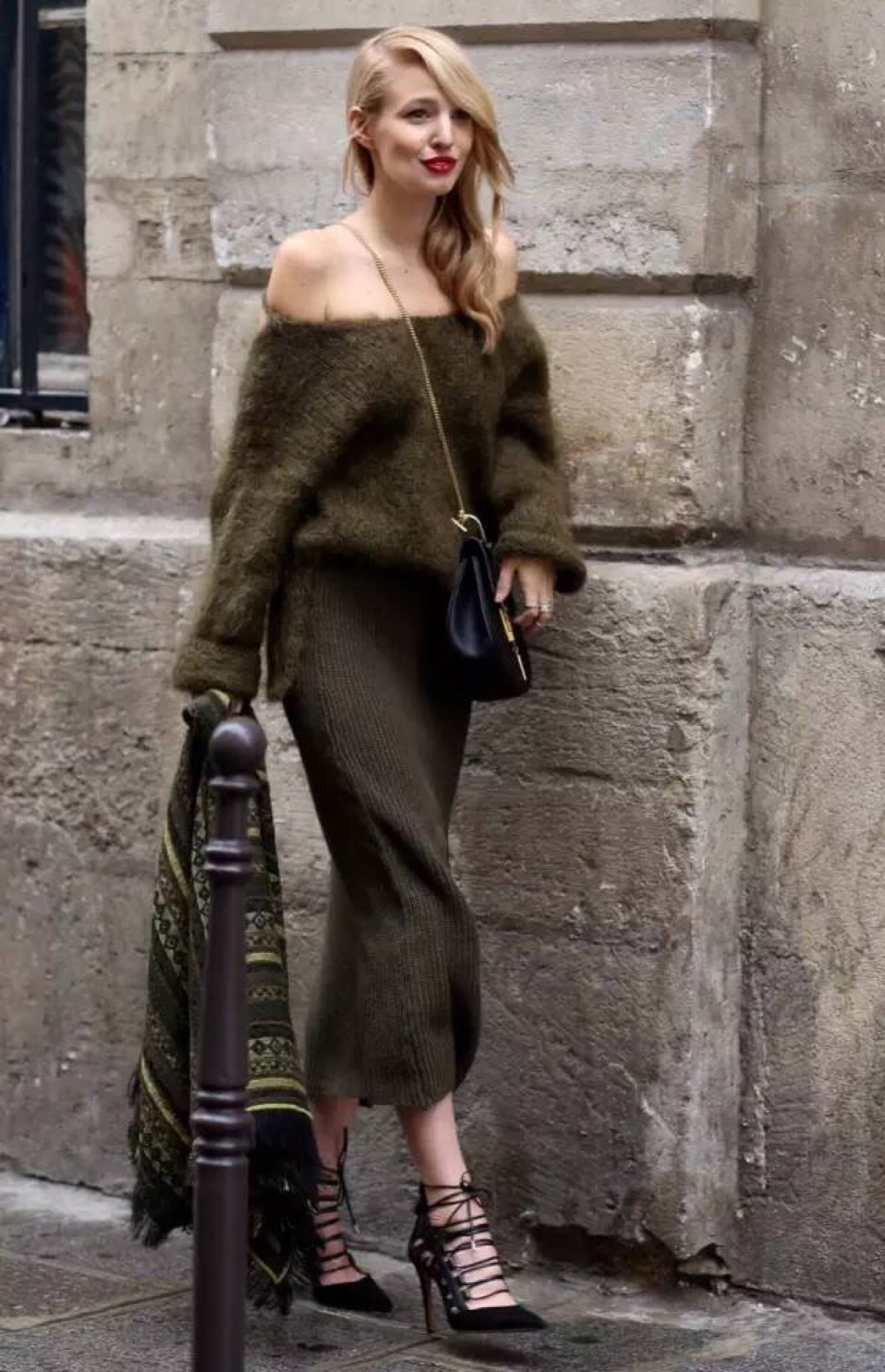 美女头像真人侧脸_美女壁纸