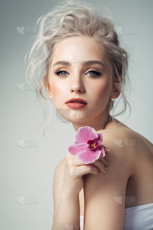 微商早安日签问候正能量实景手机海报_美女头像真人高冷