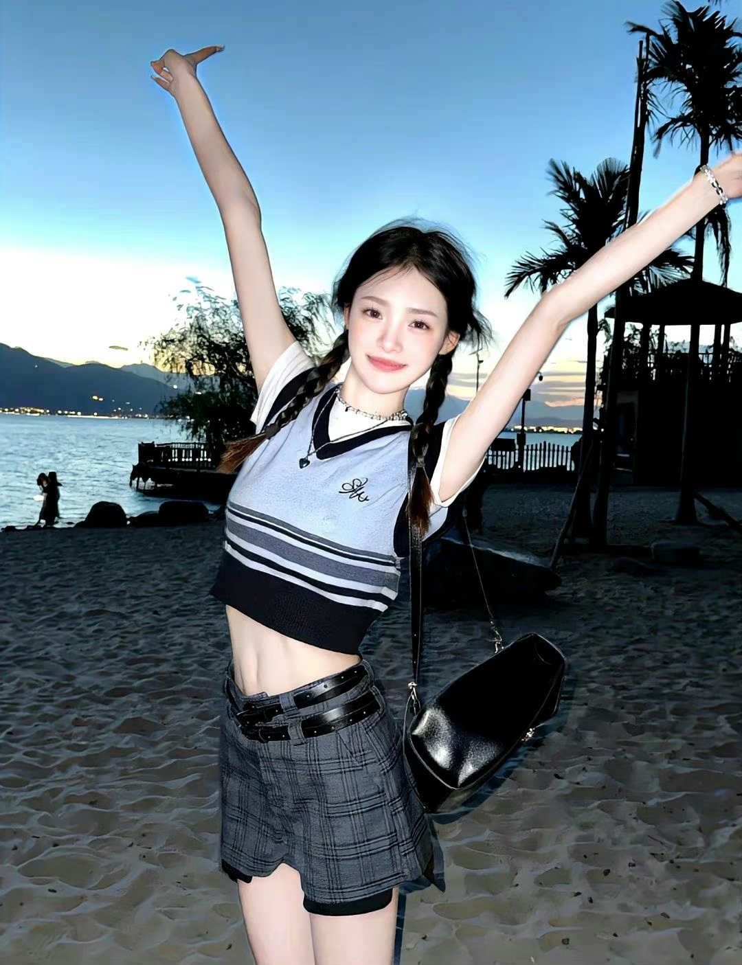 大胆人gogo体艺术高清美女图片微信头像侧面