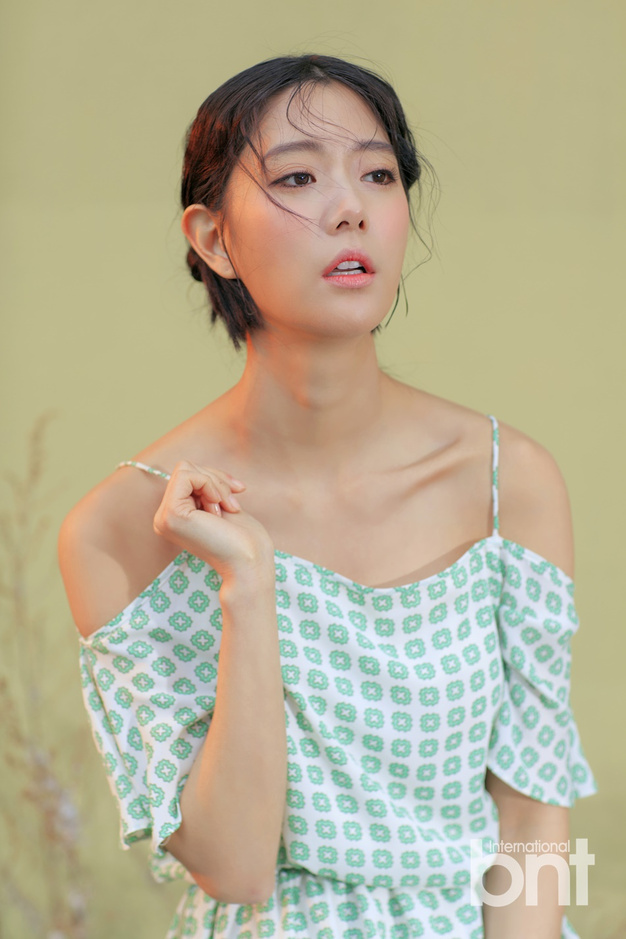 美女头像真人氛围感_美女图片微信头像