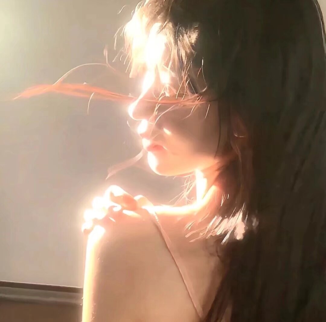 新春开工趣味打工人表情包_美女头像真人背影