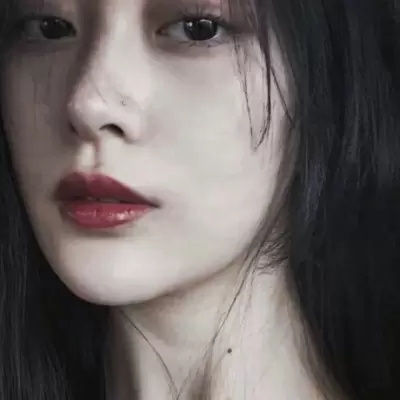 在野外无拘无束_美女壁纸手机壁纸高清