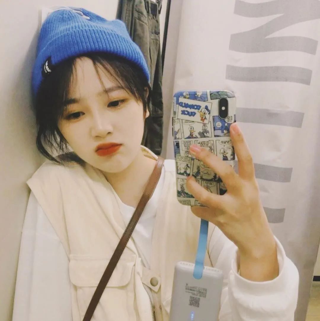 美女壁纸手机壁纸_美女头像真人很吸引人