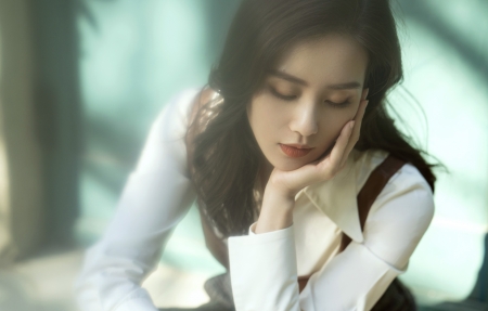 有哪些真人美女壁纸又纯又欲的知乎_美女自拍