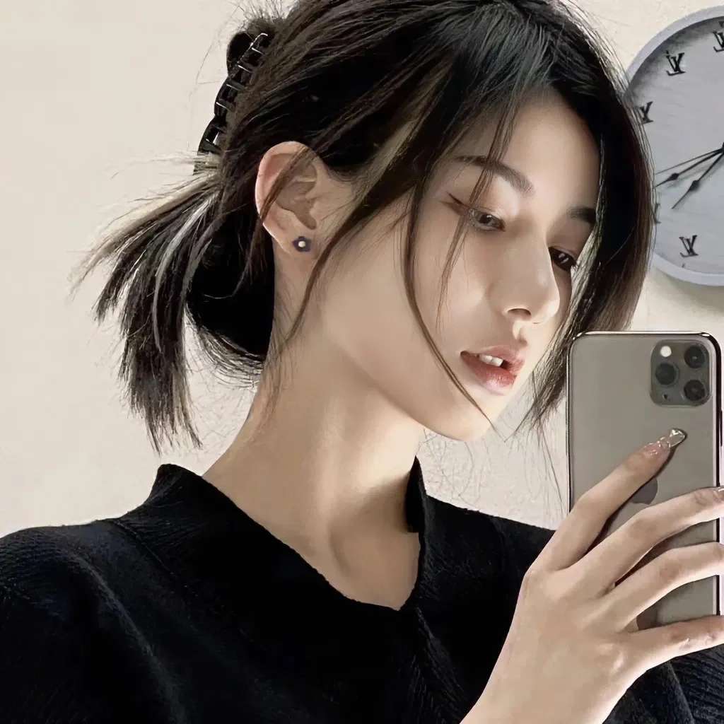 青年人金色头发垂直画幅正面视角美美人健康户外白人_美女头像真实