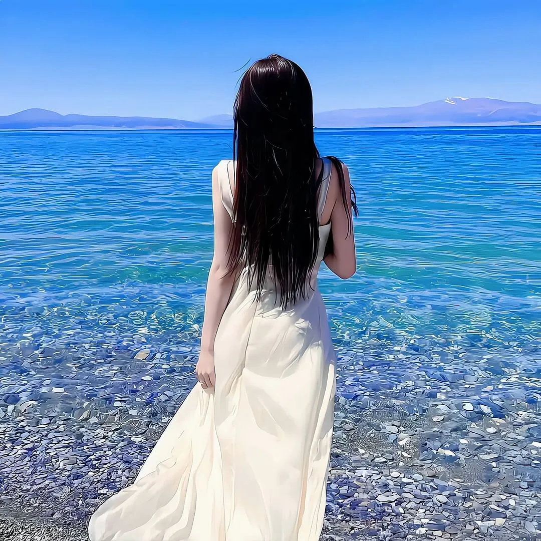 人物系列写实穿着斑点连衣裙的女装模特在街头摆拍_美女壁纸电脑壁纸高清抖音