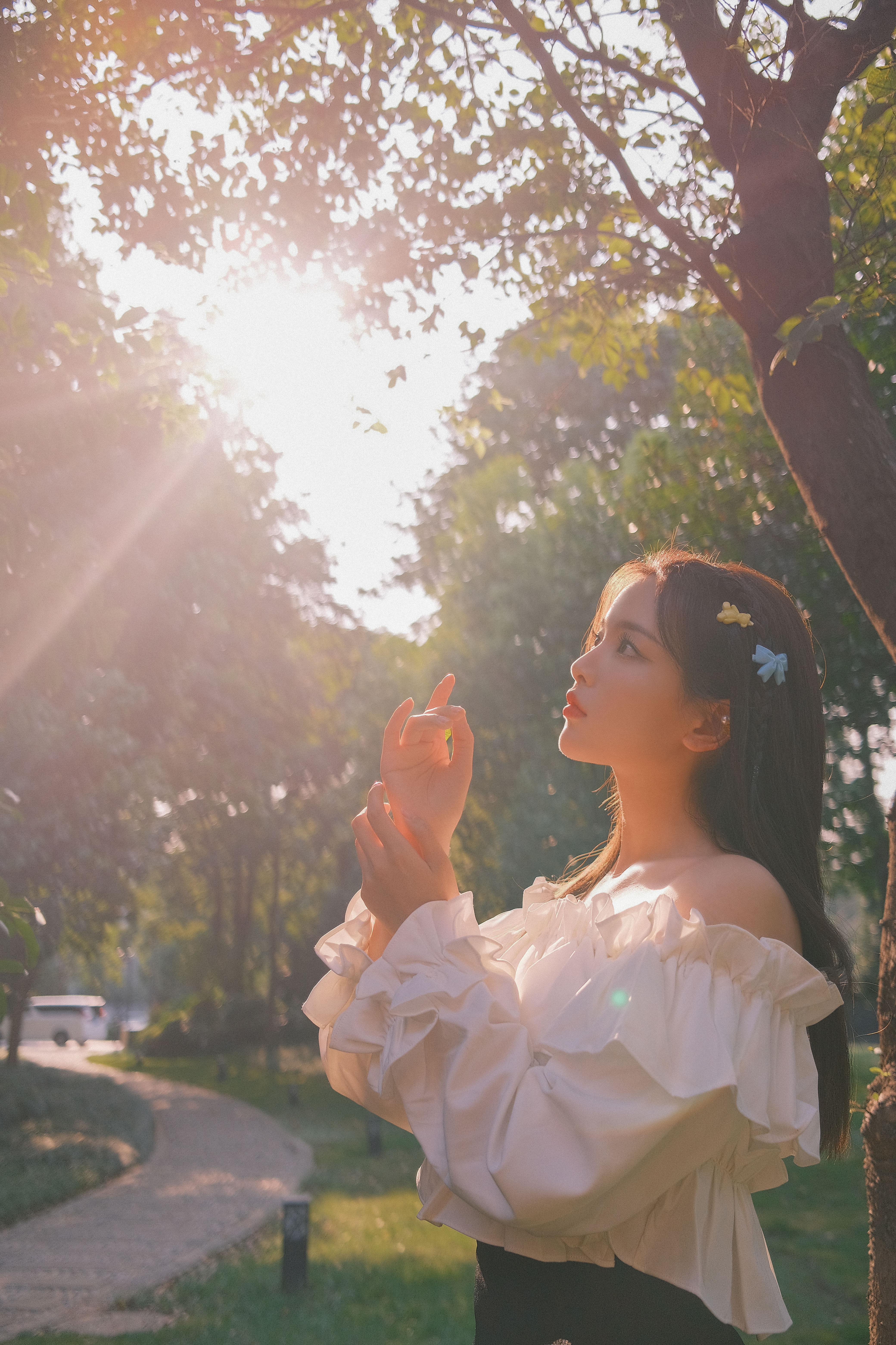 杂志海报风自拍分享简约风模板_美女照片头像