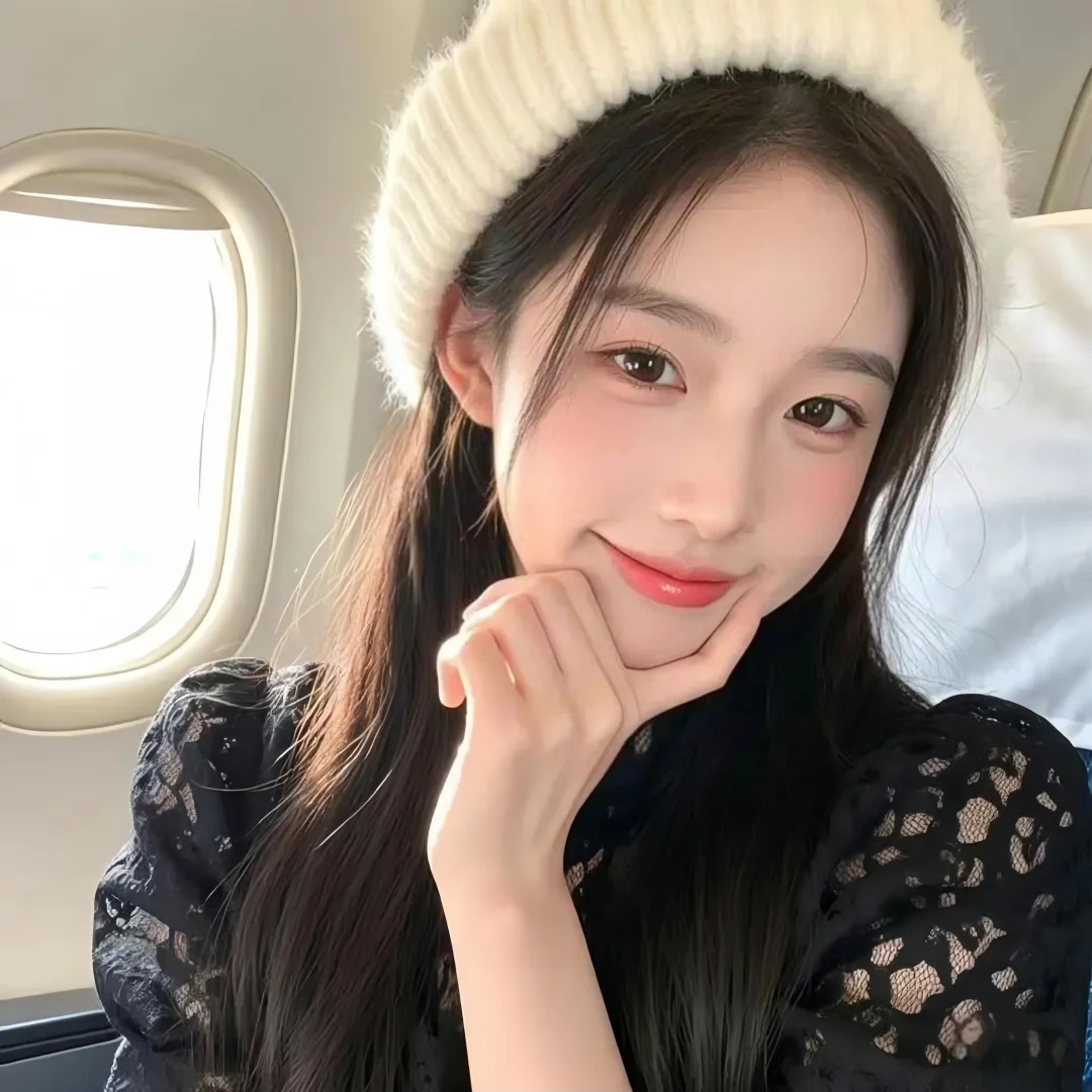 网红模特坐在店里拍照_美女头像真人微信
