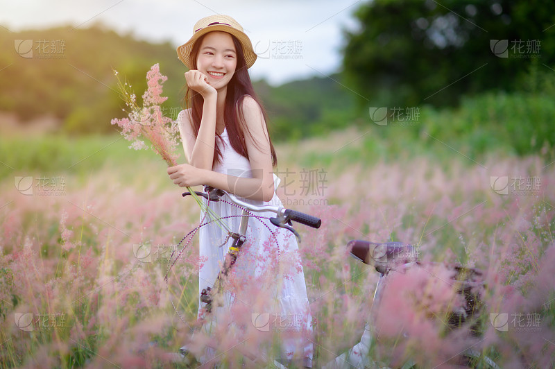 女生头像_美女照片游泳写真素材