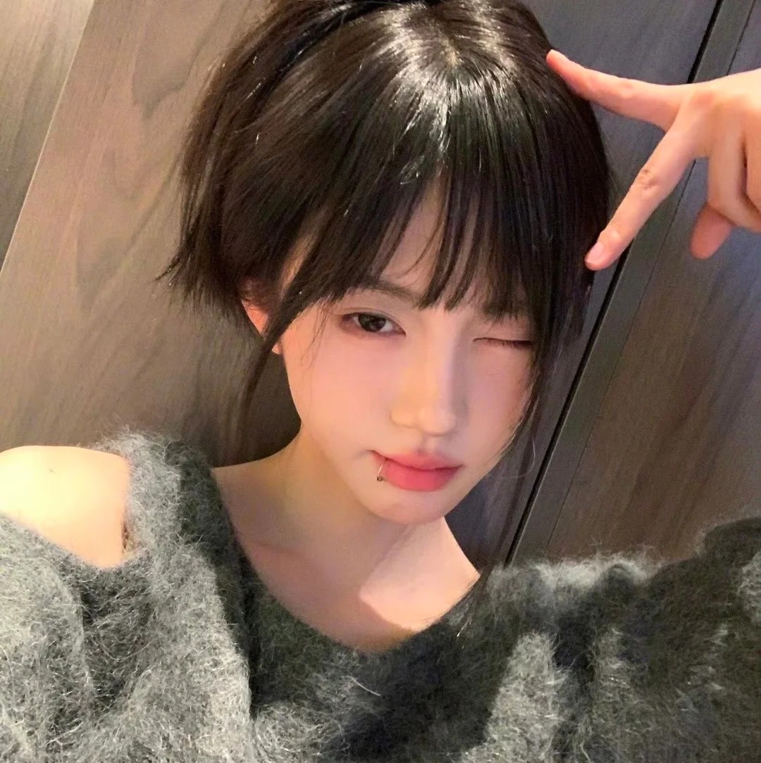 苗条的黑裙女孩_美女照片大全壁纸高清