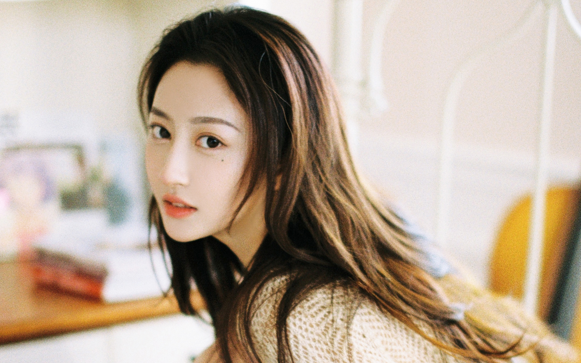 初秋_美女壁纸电脑桌面2560*1440