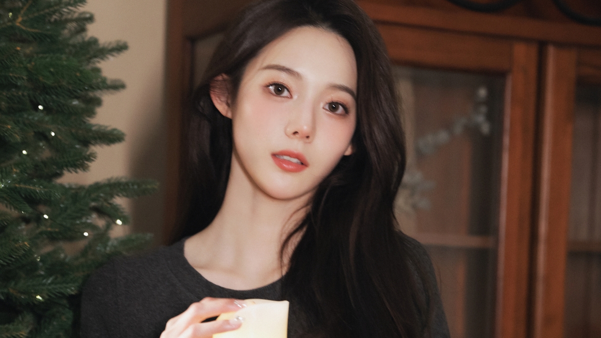 好看阳光居家小清新美女壁纸_美女高雅造型