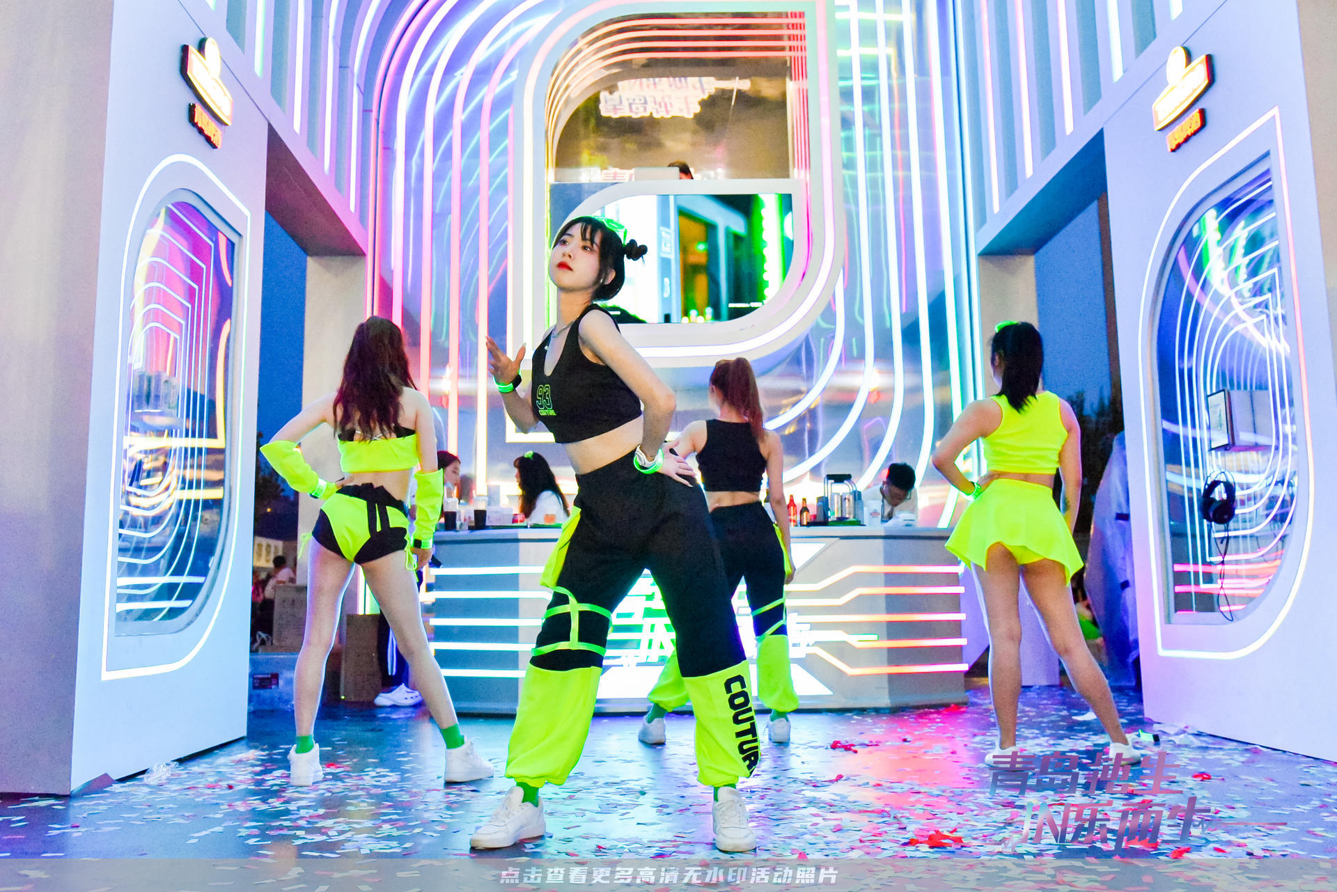 为了挤进欧美圈她甘愿公开跳脱衣舞腾讯新闻_美女照片侧脸好看头像