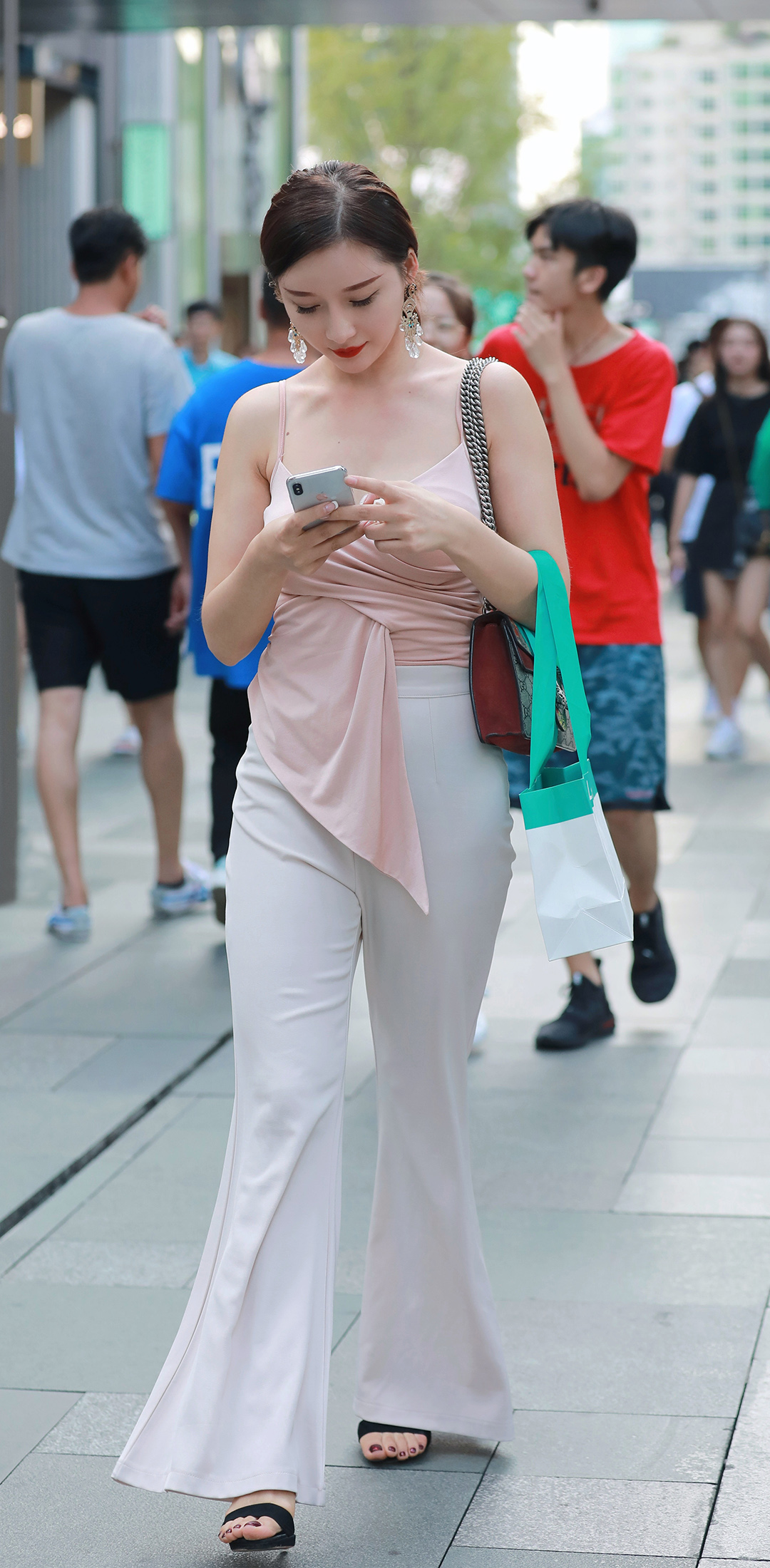 服装服饰模特人像_美女头像真人头像高清