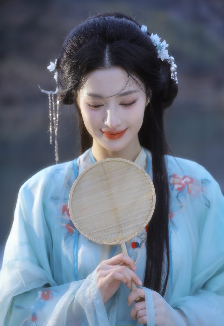 美女壁纸电脑桌面2560*1440_美女壁纸桌面