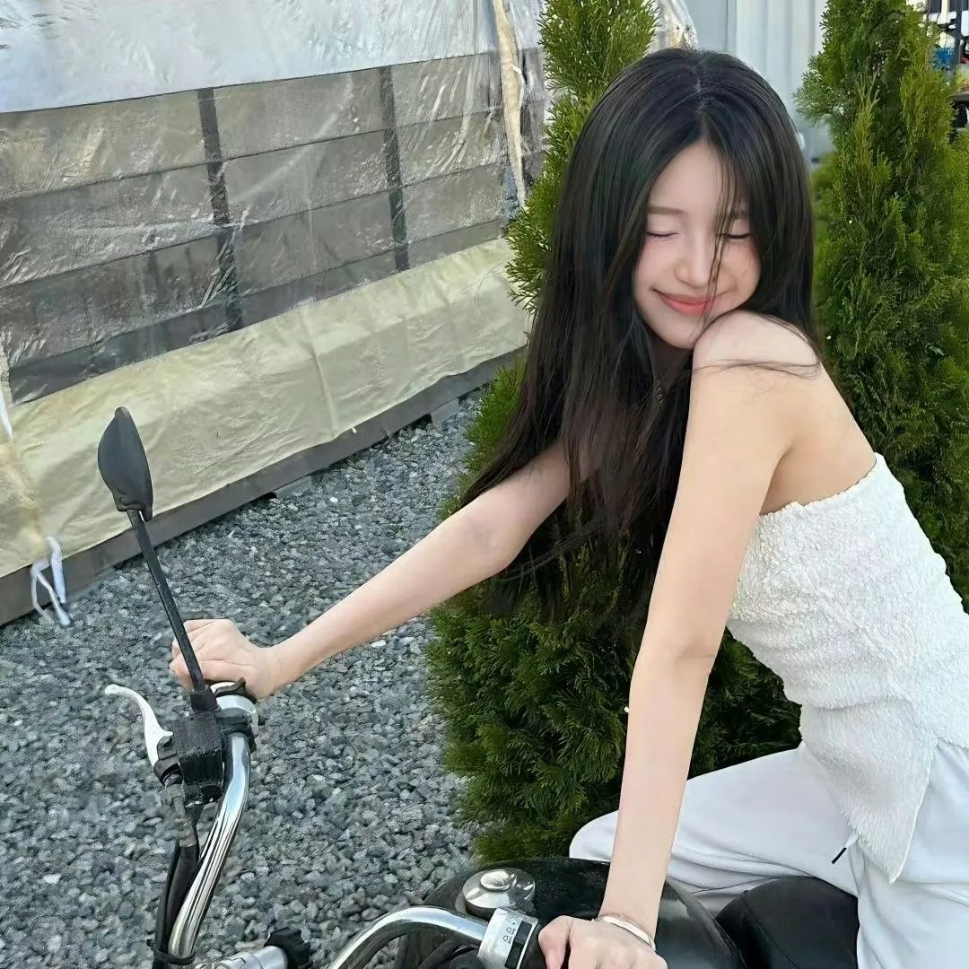 美女自拍_美女高雅造型