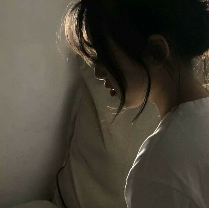美女图片微信头像背影_美女照片游泳写真素材
