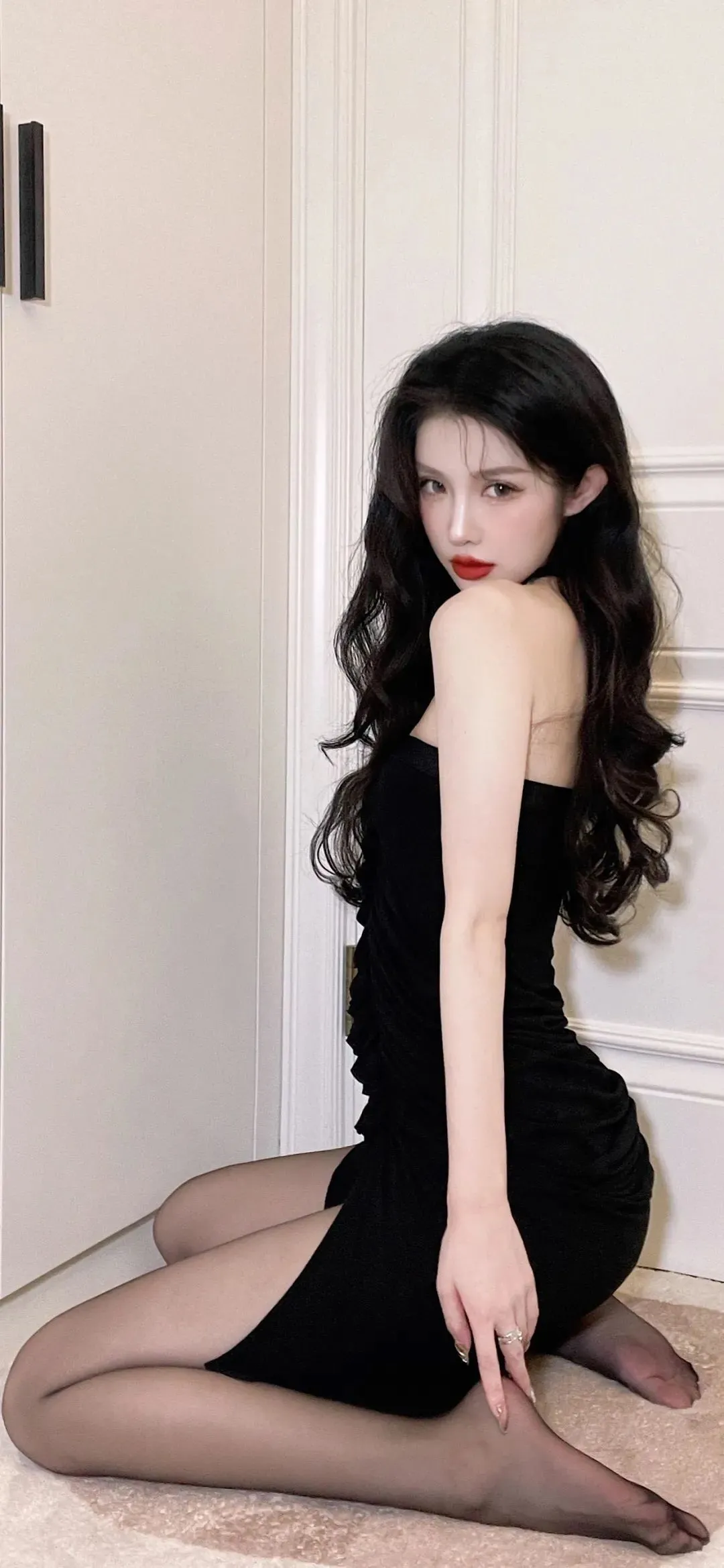 美女高雅造型_美女图片微信头像侧脸