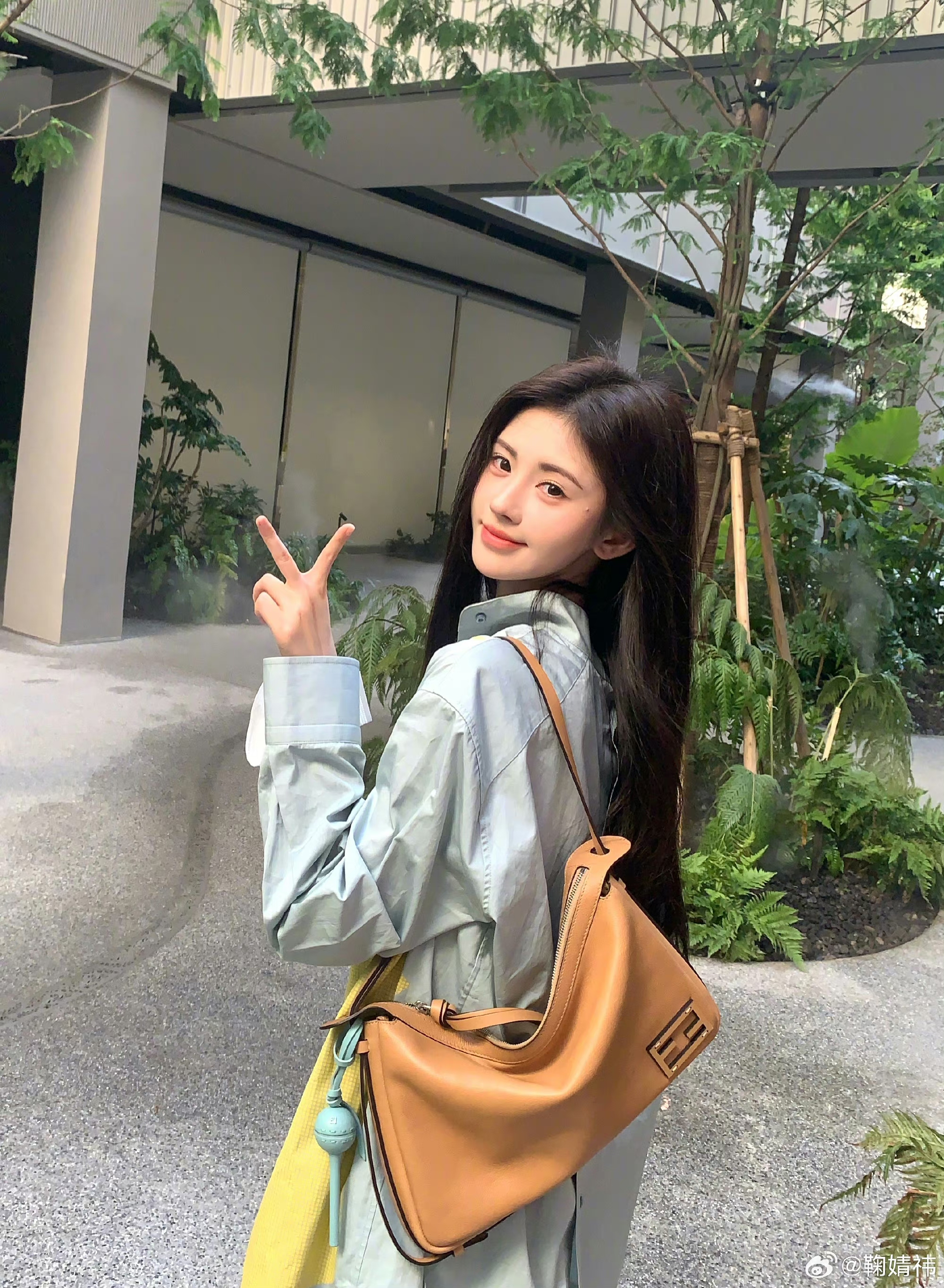 美女高雅造型_美女照片侧脸好看头像