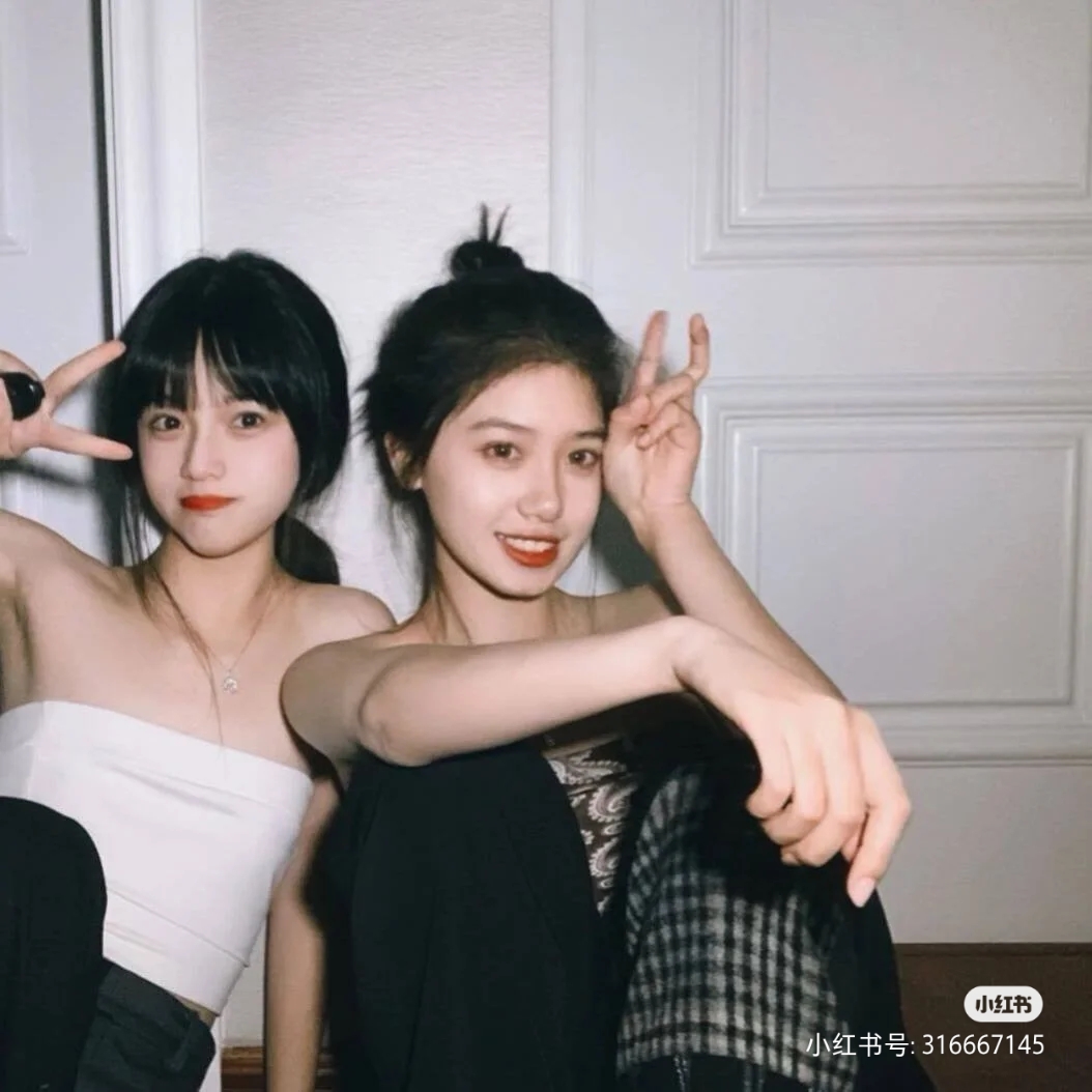 美女照片背影侧面_美女高雅造型