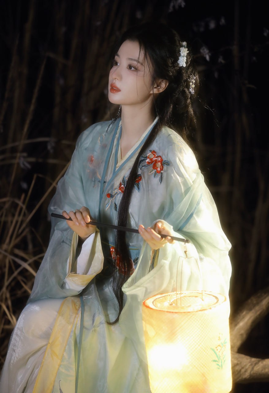 美女头像真人_美女高雅造型