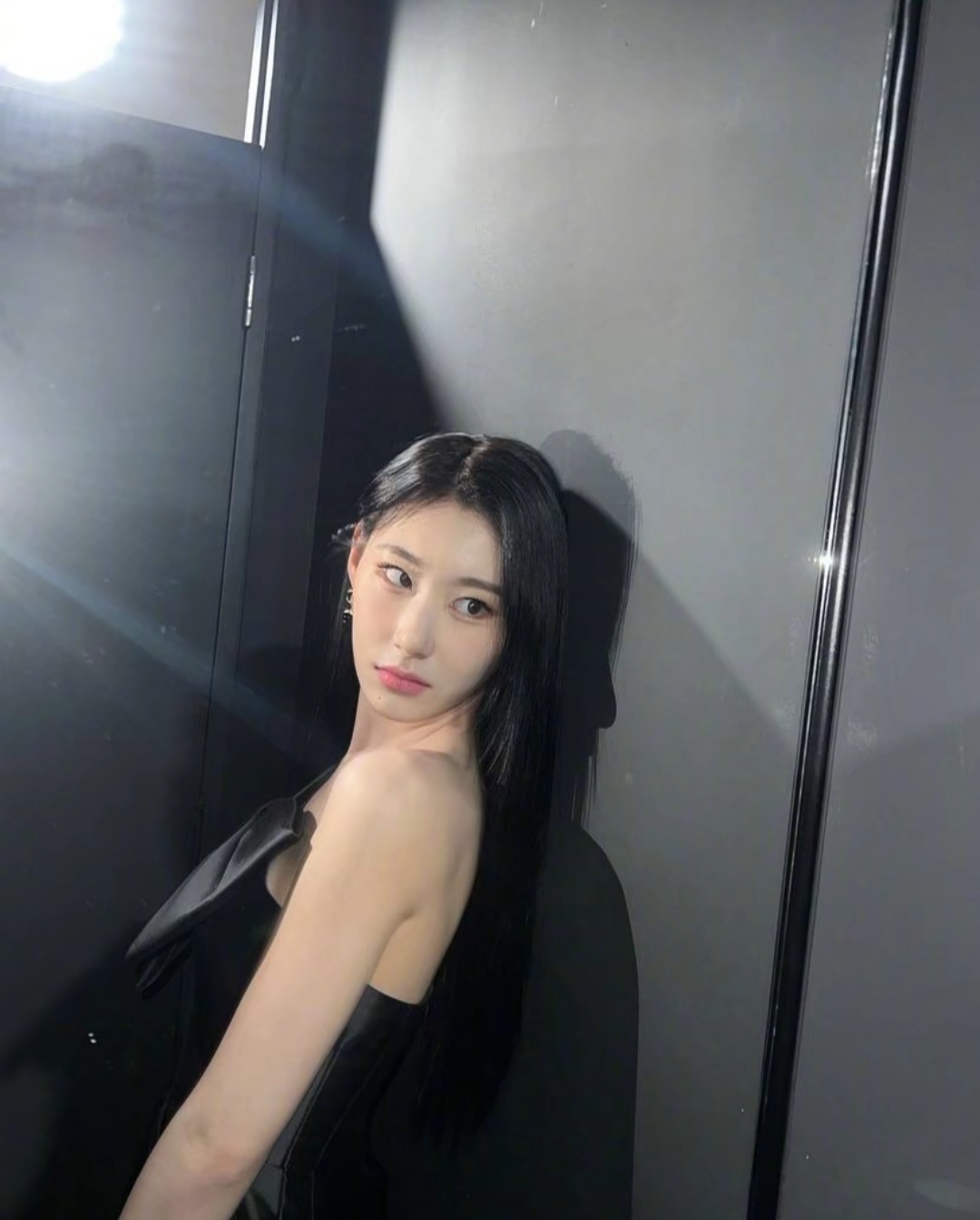 美女图片微信头像背影酷霸气_美女图片微信头像高清头像