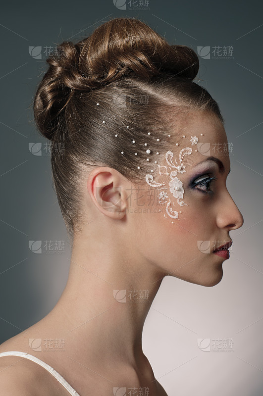 模特护肤美妆美女微笑笑容模特医美女装酷流行时尚珠宝高清照片摄影身材彩妆写真大片意境优雅高级色彩整容素材海报人物美容网红护肤性感小清新女模美背复古甜美性冷淡造型法式港风发型欧美写真仙气_美女高雅造型