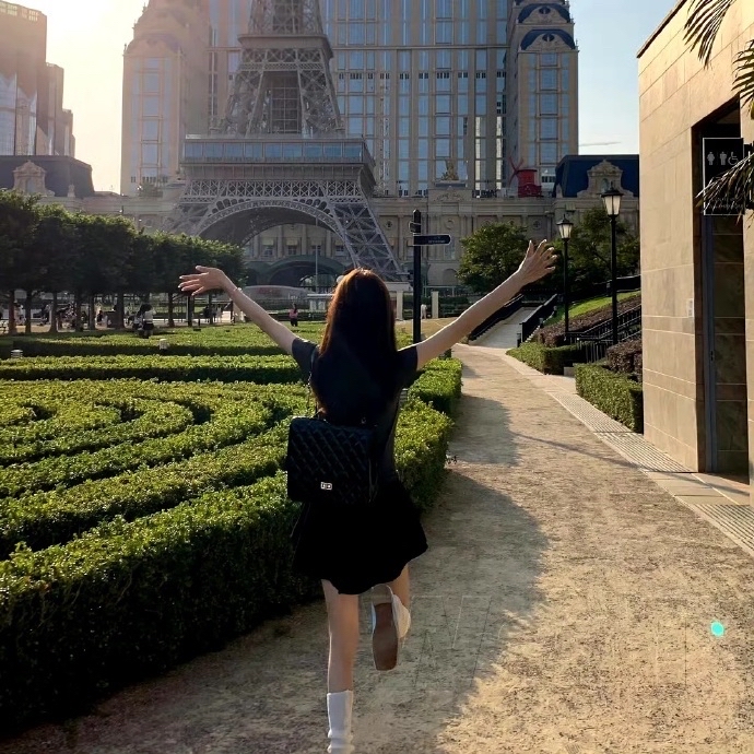 美女照片头像真人图片_美女高雅造型