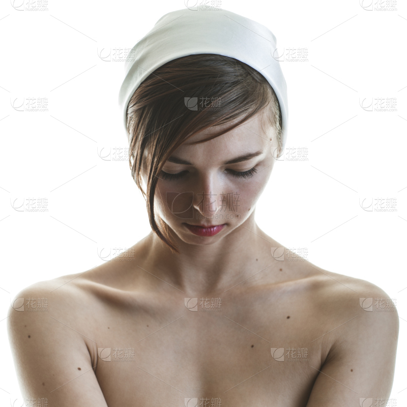 孩子拿着梳子_美女头像真实