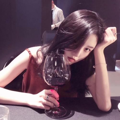 墨茨收集真人男头女头欧美模糊古早头像_美女壁纸电脑桌面氛围感