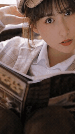 早安问候正能量晒照日签手机海报_美女头像一个人