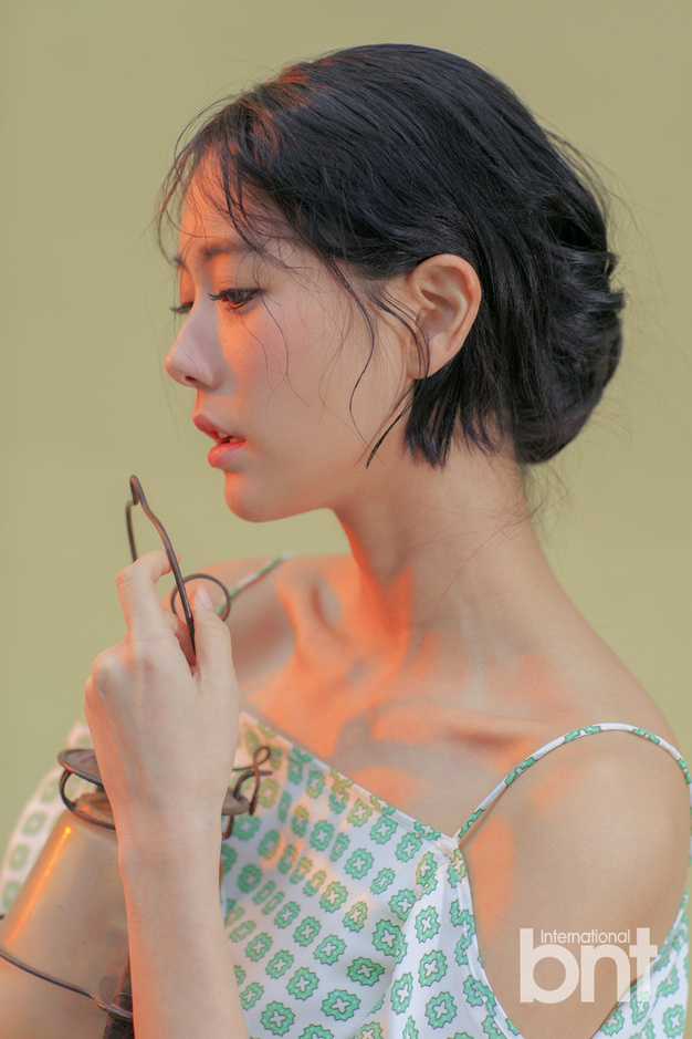 美女图片微信头像侧面_美女图片微信头像真人
