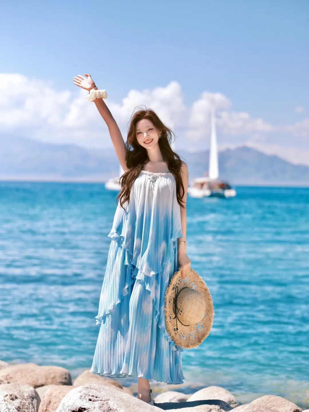 湖边有黄色的鸢尾花_美女照片游泳写真壁纸