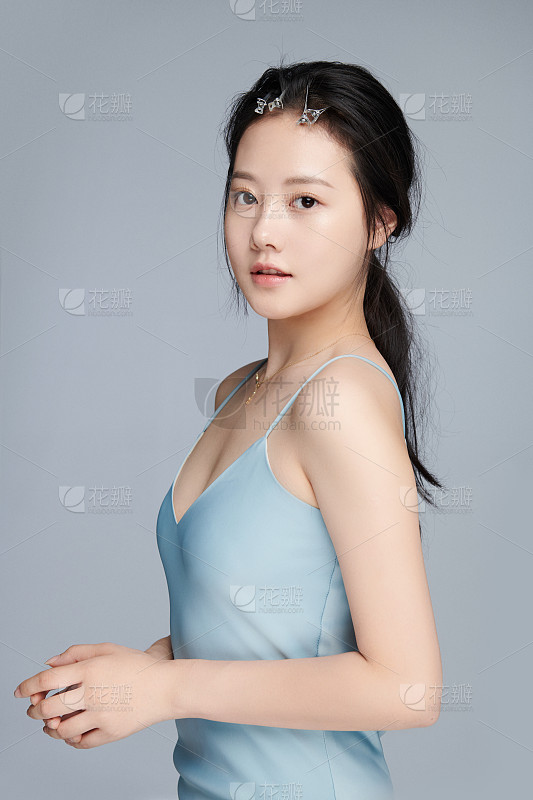 女人保湿面霜_美女头像真人很吸引人