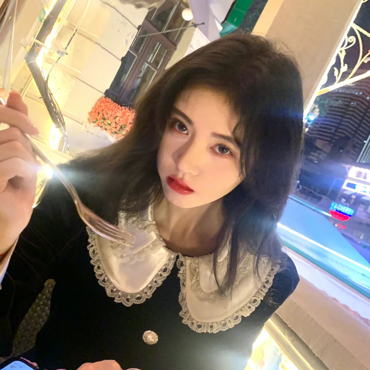 美女时尚街拍_美女高雅造型