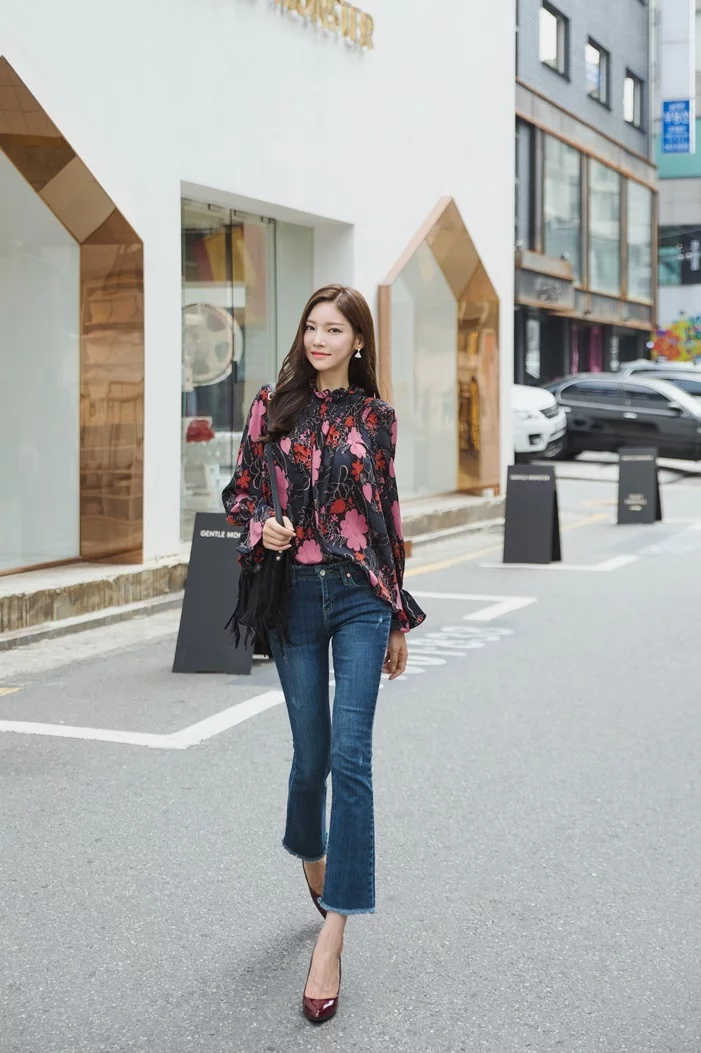 街拍美女路客文化_美女照片侧脸好看头像