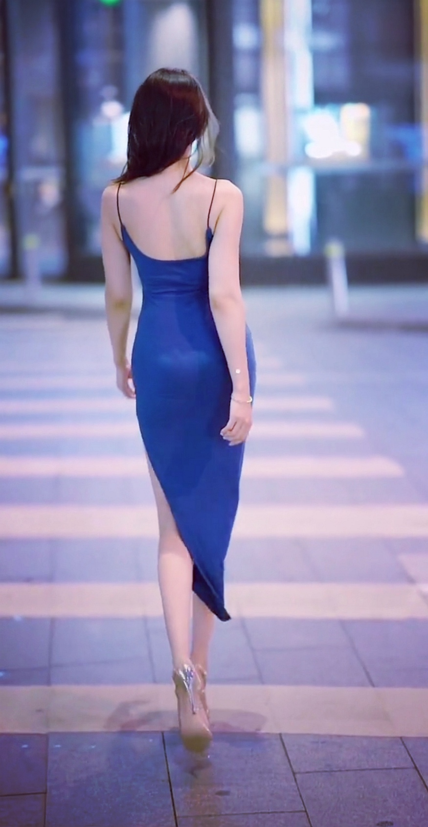 红衣美女翩翩起舞小红书_美女照片侧脸好看头像