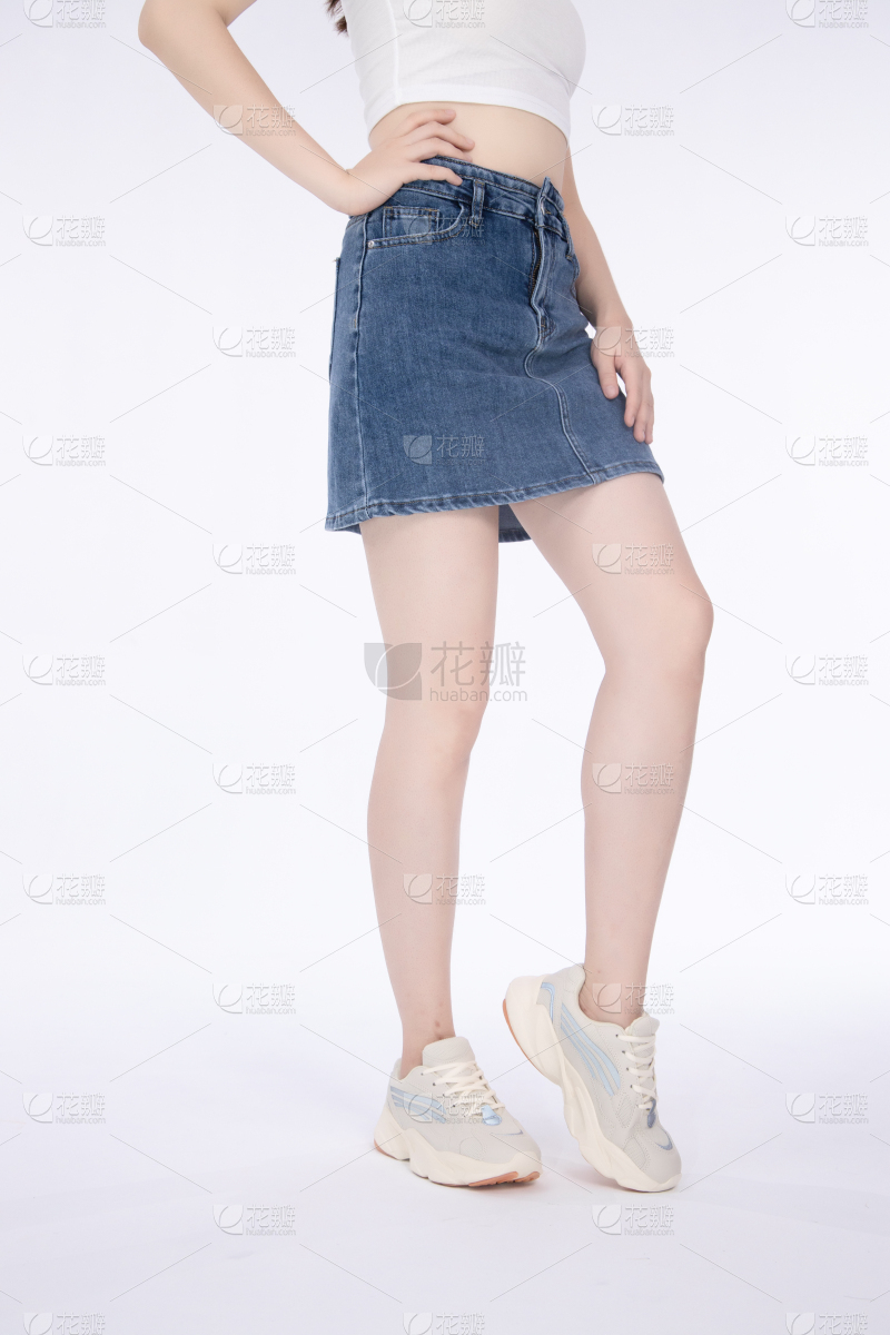 时尚美女车模聆听街拍_美女自拍背影微信头像