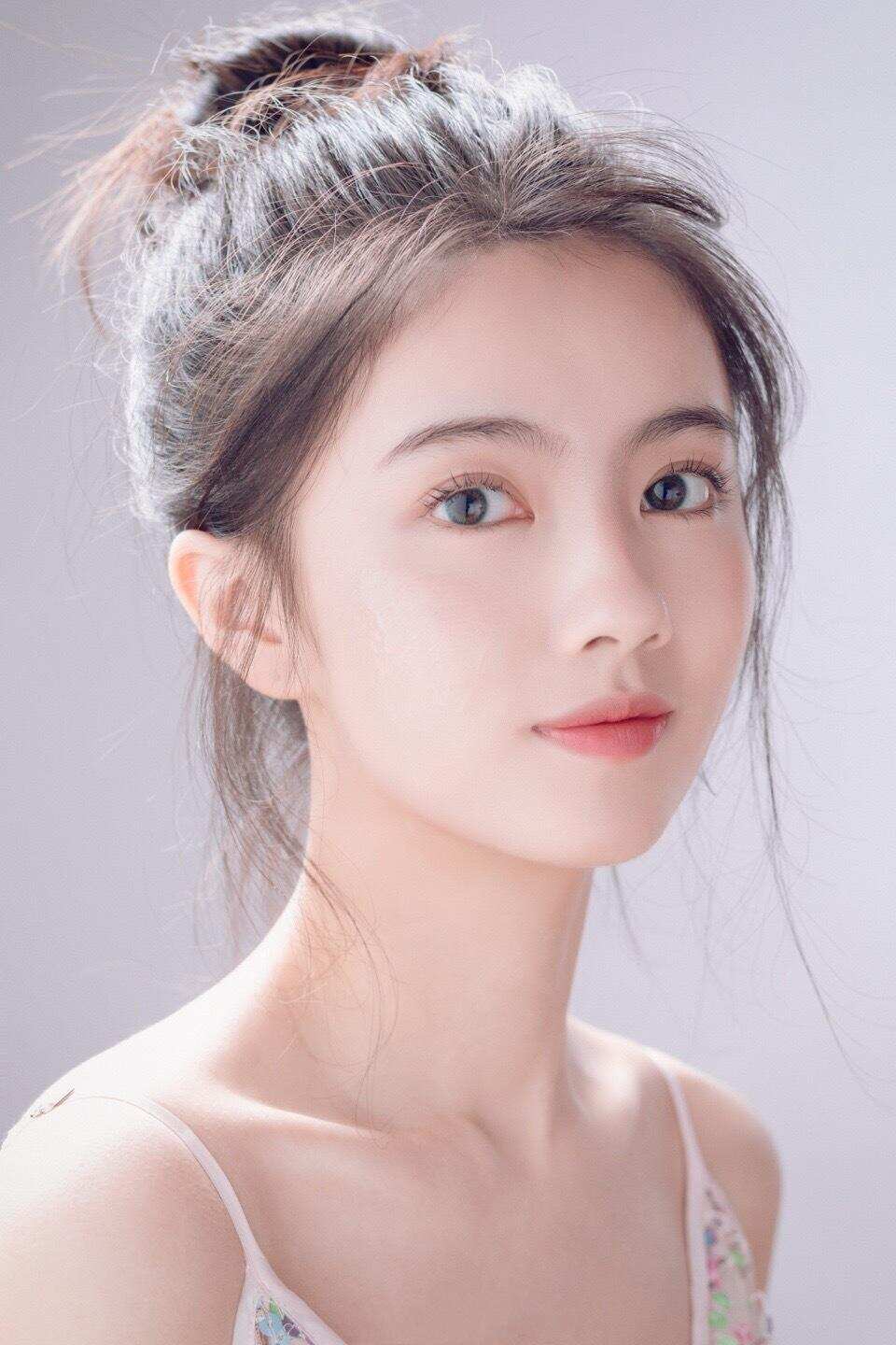 光和轻盈的夏日采集别致的七_美女头像真人很吸引人